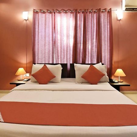 Oyo Flagship 387 Moulsari Avenue Hotel Gurgaon Exterior photo