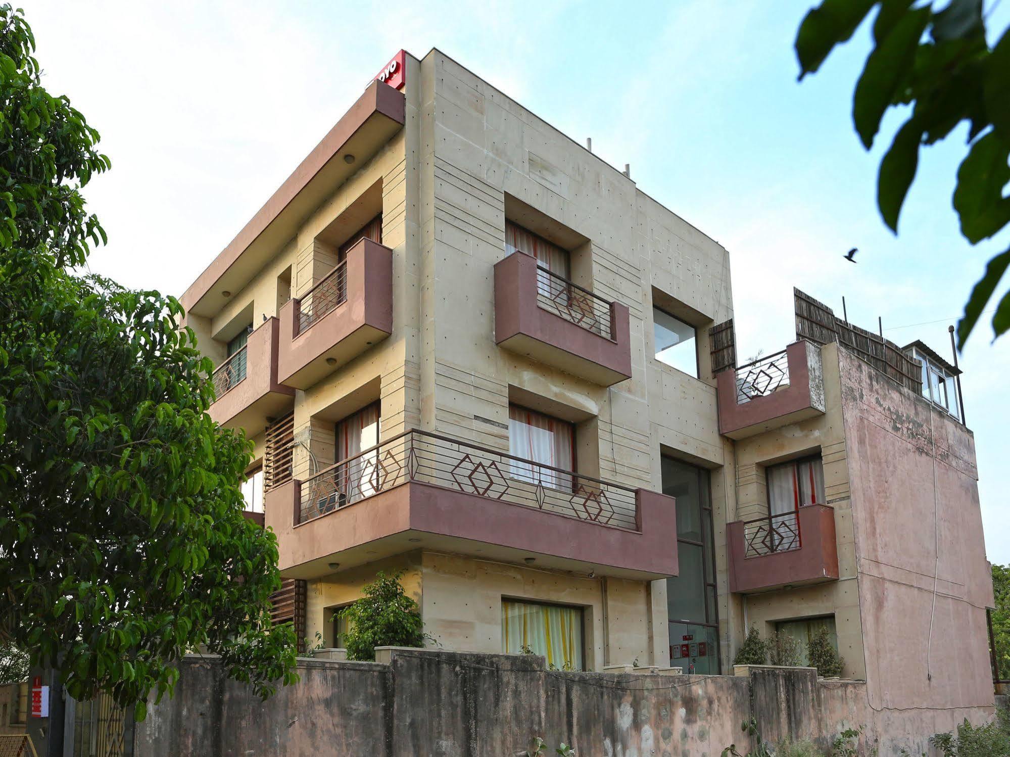 Oyo Flagship 387 Moulsari Avenue Hotel Gurgaon Exterior photo