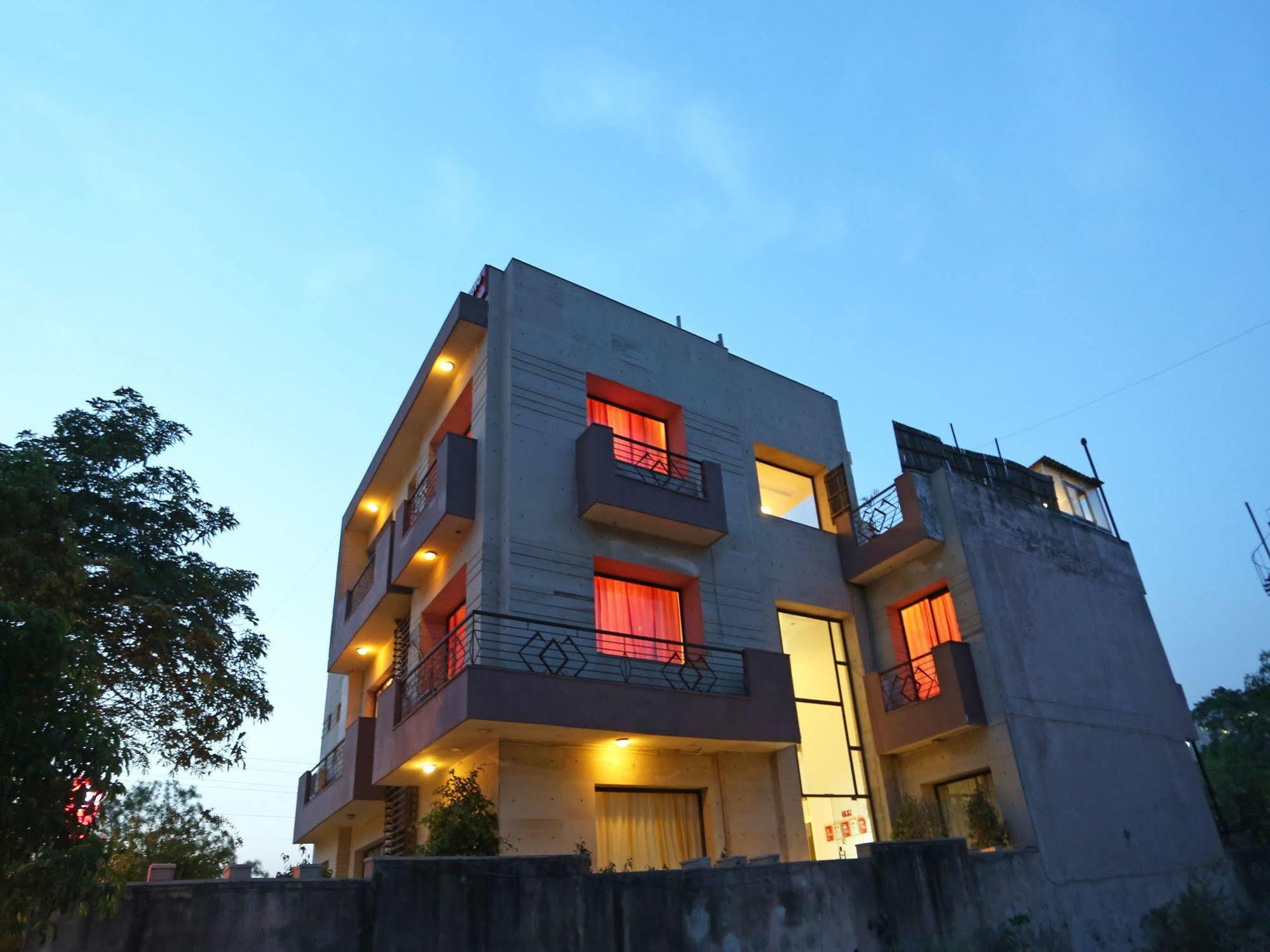Oyo Flagship 387 Moulsari Avenue Hotel Gurgaon Exterior photo