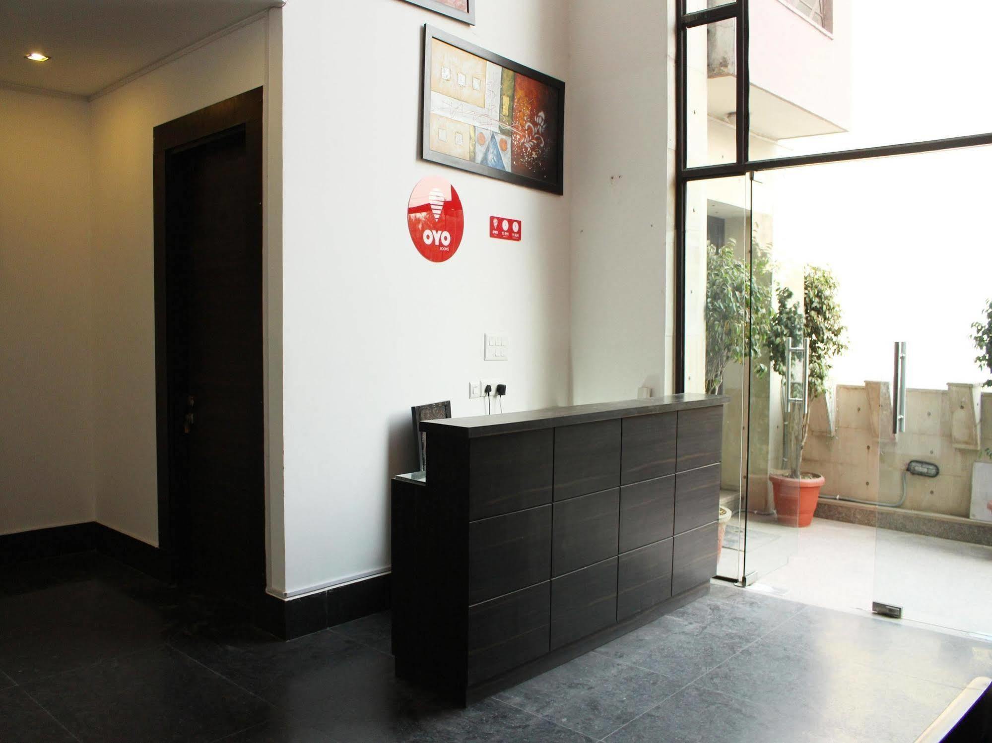 Oyo Flagship 387 Moulsari Avenue Hotel Gurgaon Exterior photo