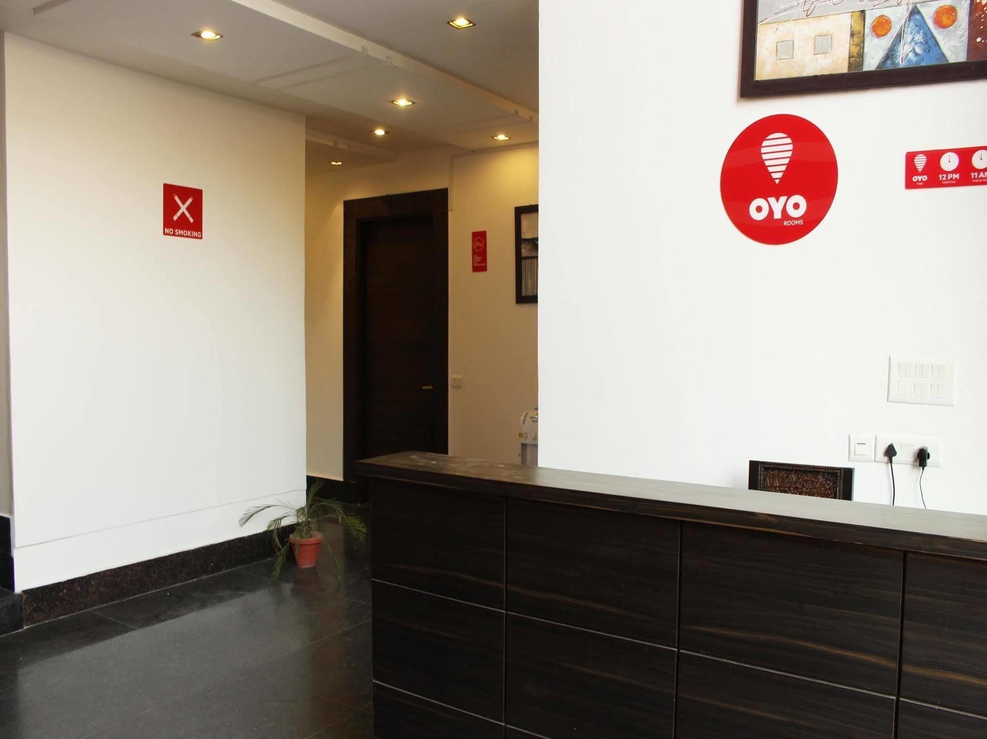 Oyo Flagship 387 Moulsari Avenue Hotel Gurgaon Exterior photo