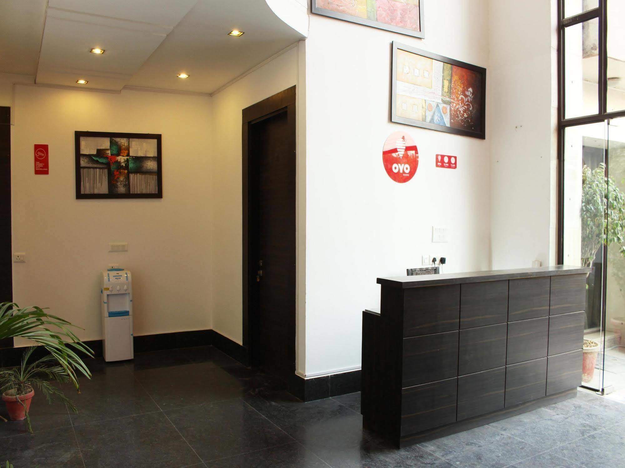 Oyo Flagship 387 Moulsari Avenue Hotel Gurgaon Exterior photo