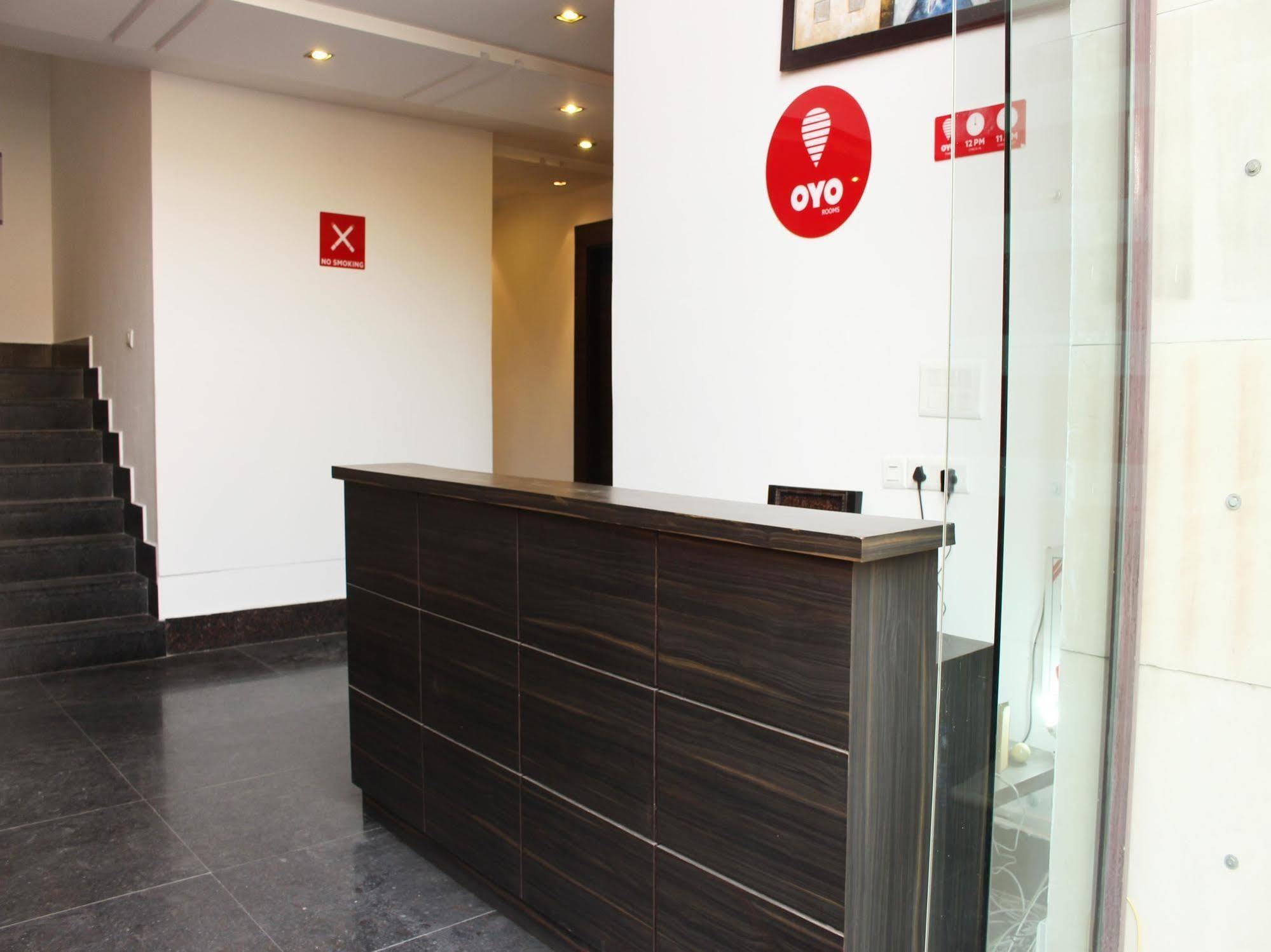 Oyo Flagship 387 Moulsari Avenue Hotel Gurgaon Exterior photo