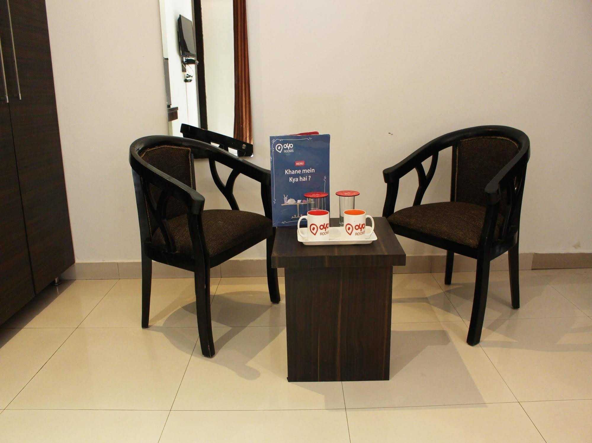 Oyo Flagship 387 Moulsari Avenue Hotel Gurgaon Exterior photo
