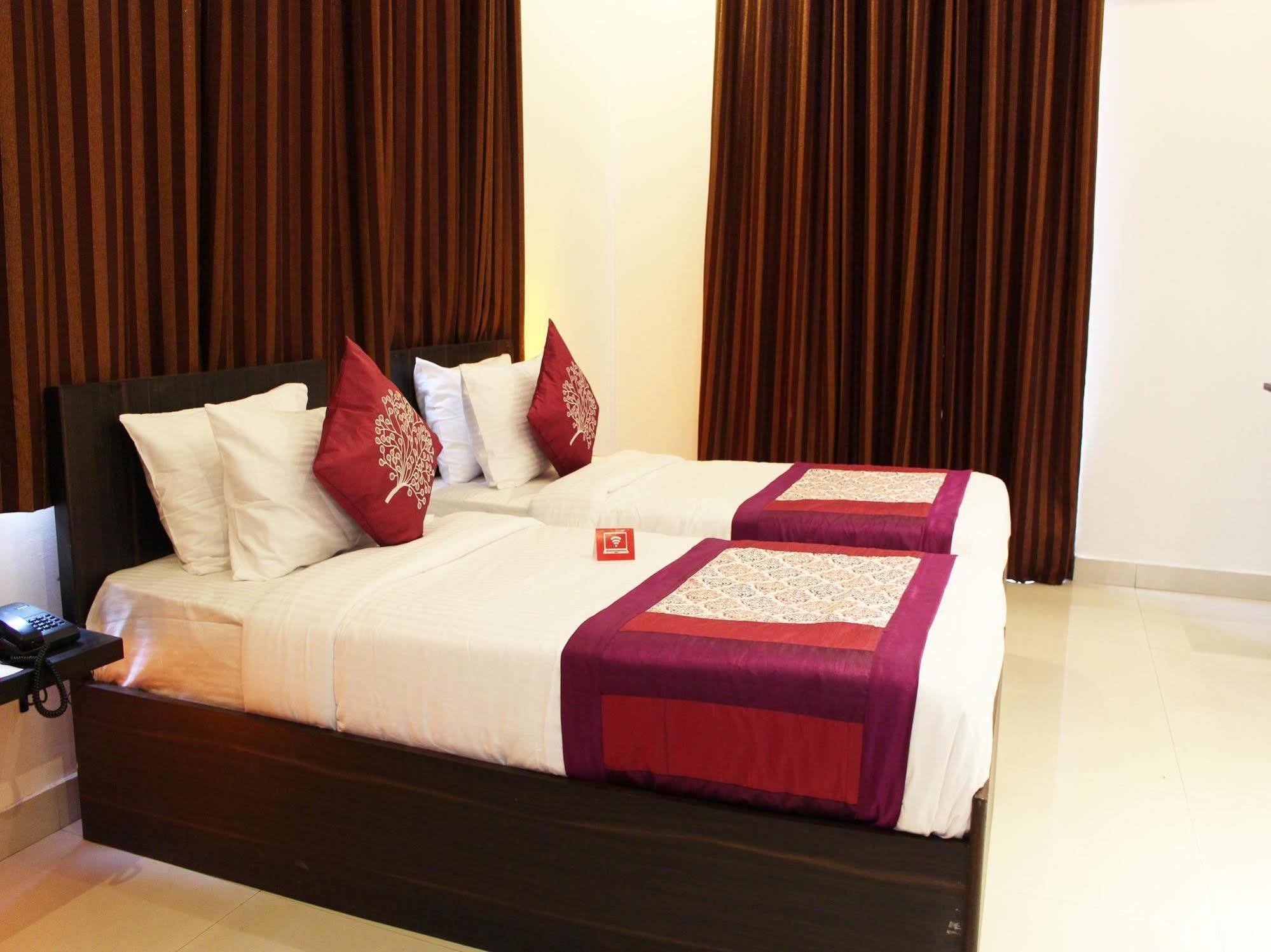 Oyo Flagship 387 Moulsari Avenue Hotel Gurgaon Exterior photo