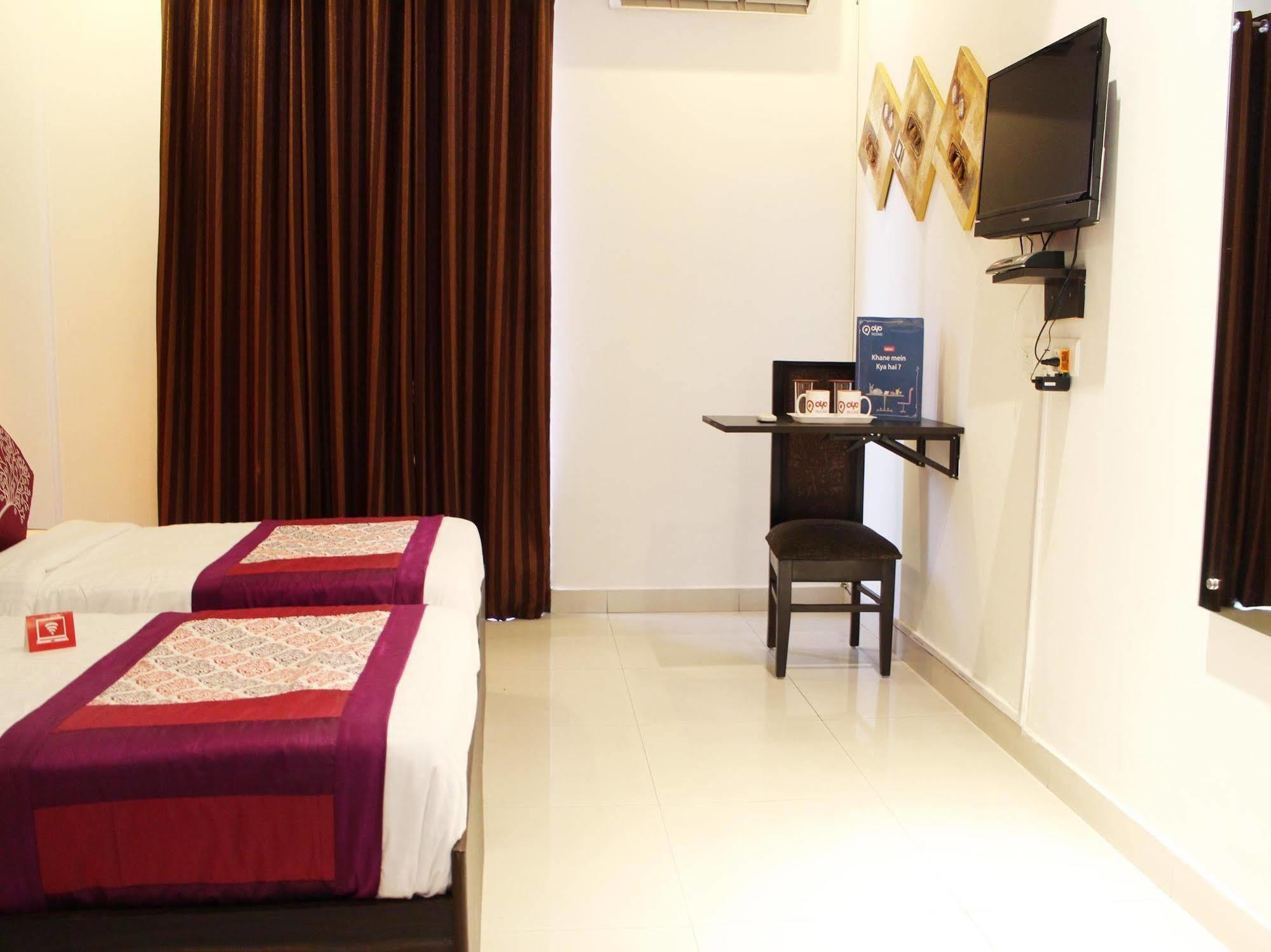 Oyo Flagship 387 Moulsari Avenue Hotel Gurgaon Exterior photo