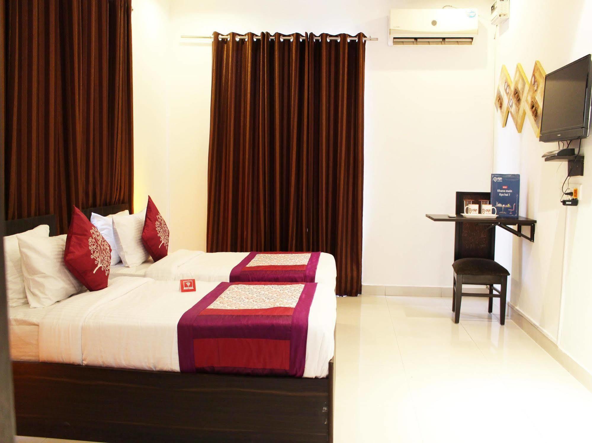 Oyo Flagship 387 Moulsari Avenue Hotel Gurgaon Exterior photo