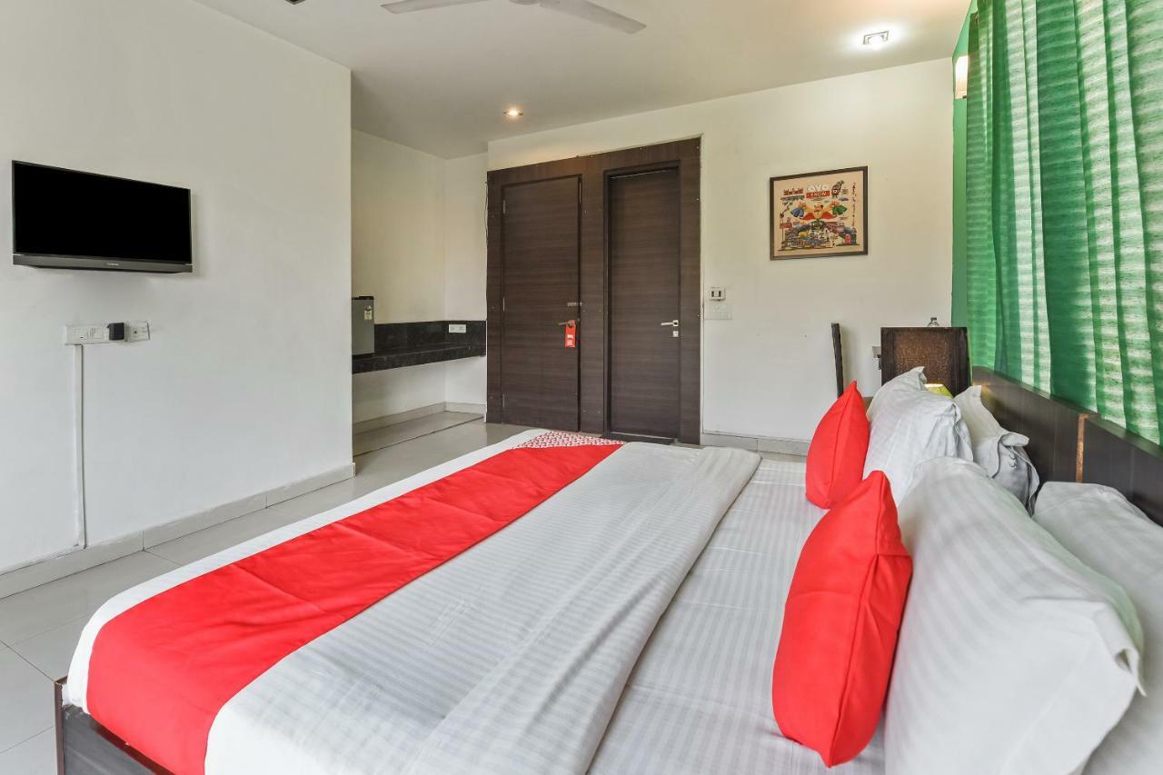 Oyo Flagship 387 Moulsari Avenue Hotel Gurgaon Exterior photo
