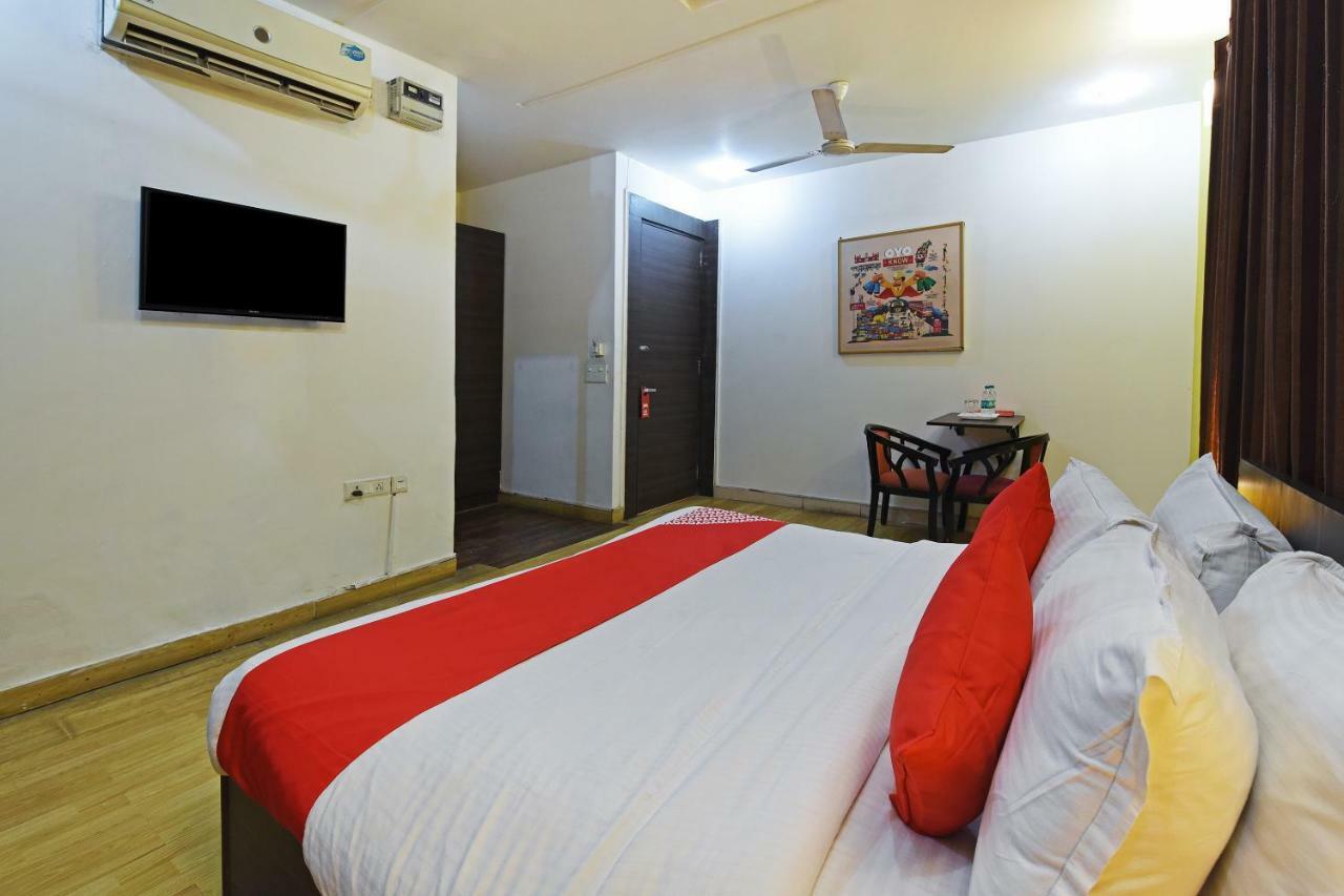 Oyo Flagship 387 Moulsari Avenue Hotel Gurgaon Exterior photo