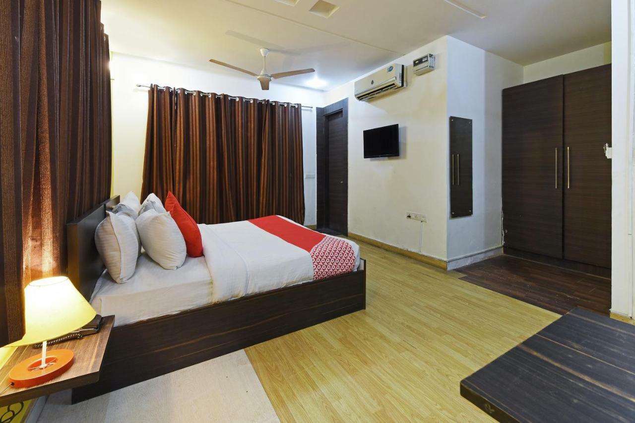 Oyo Flagship 387 Moulsari Avenue Hotel Gurgaon Exterior photo