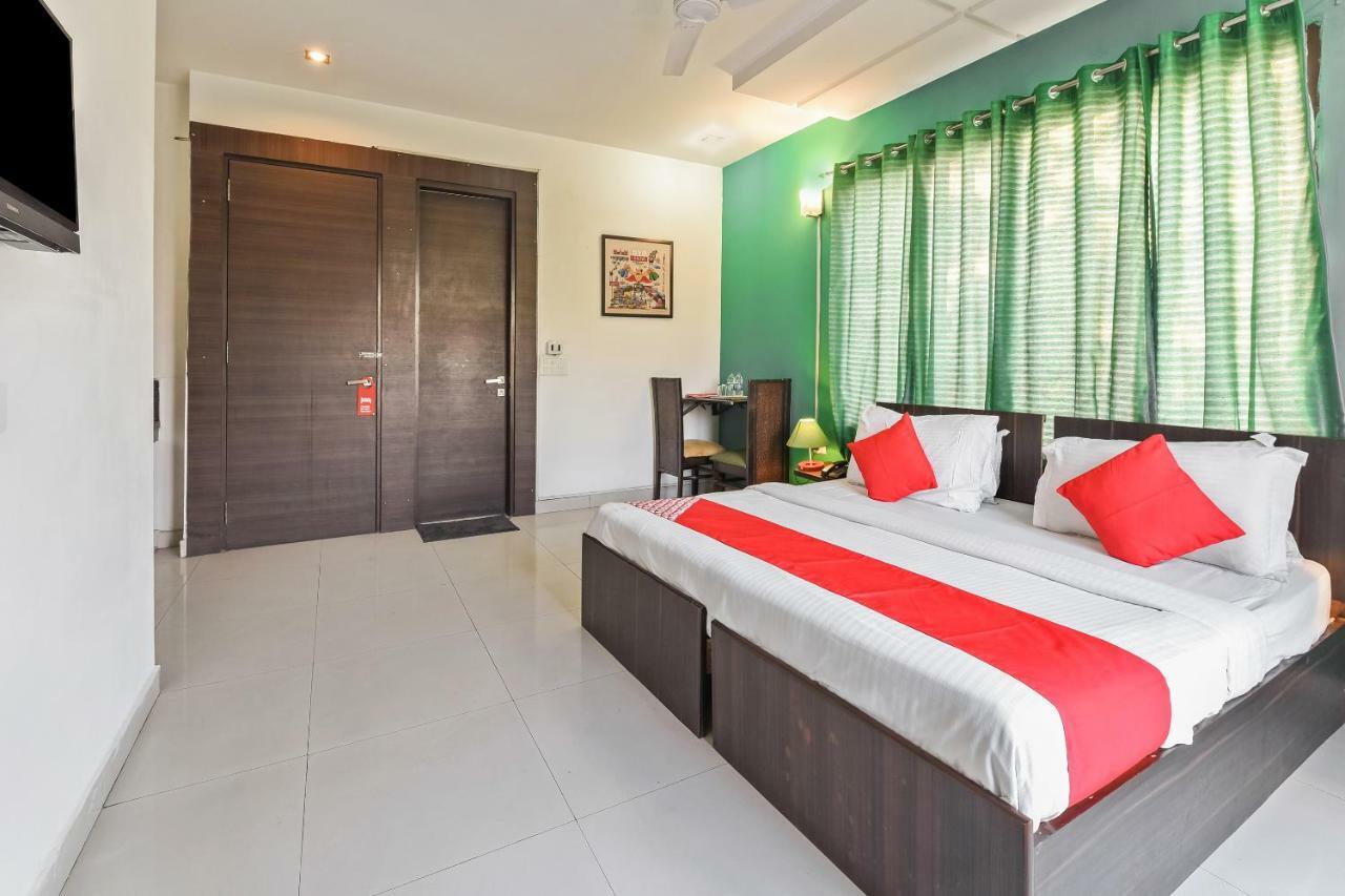 Oyo Flagship 387 Moulsari Avenue Hotel Gurgaon Exterior photo