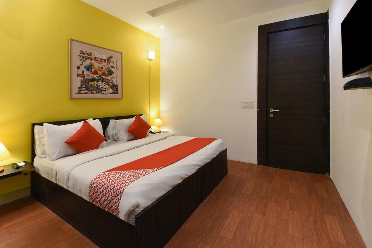 Oyo Flagship 387 Moulsari Avenue Hotel Gurgaon Exterior photo