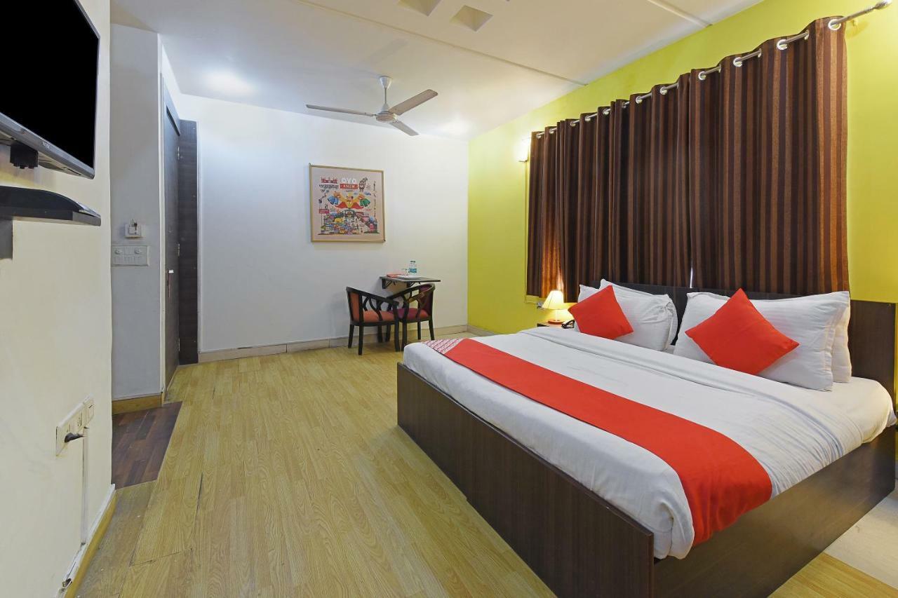 Oyo Flagship 387 Moulsari Avenue Hotel Gurgaon Exterior photo