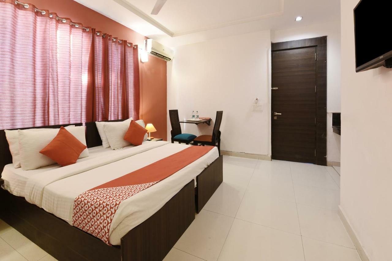 Oyo Flagship 387 Moulsari Avenue Hotel Gurgaon Exterior photo